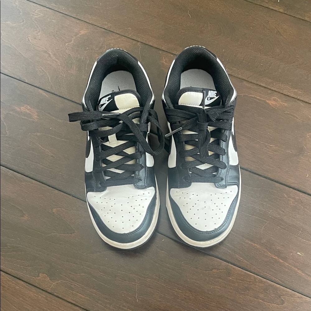 Womens Black and White Low-Top Sneakers (pandas)